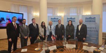 السفير المصري في روسيا يبحث التعاون الاقتصادي مع نائب وزير الصناعة والتجارة الروسي