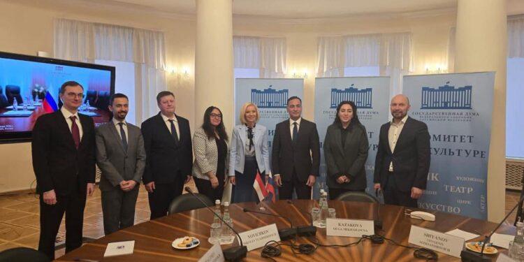 السفير المصري في روسيا يبحث التعاون الاقتصادي مع نائب وزير الصناعة والتجارة الروسي