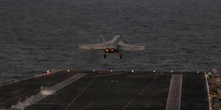 “حرب شاملة”.. تفاصيل الاستعدادت الأميركية لضرب إيران