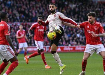 بعد الواقعة الأخيرة.. “بيغ سام” يشبه محمد صلاح بالطفل