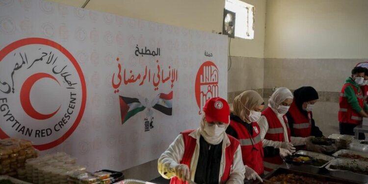 مصر تقدم مليون وجبة يوميا لفلسطينيي غزة
