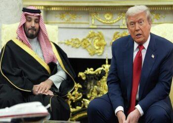 تقرير: ترامب يبلغ الكونغرس بسعيه لاتفاق نووي مع السعودية لا يتضمن ضوابط عدم الانتشار