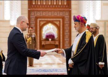 يفغيني سوبوليفسكي، سفير بيلاروس فوق العادة والمفوض لدى مصر وسلطنة عُمان يقدم أوراق اعتماده إلى السلطان هيثم بن طارق آل سعيد.