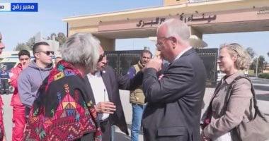 سفيرا فنلندا والسويد بالقاهرة يشيدان بدور مصر فى دعم غزة