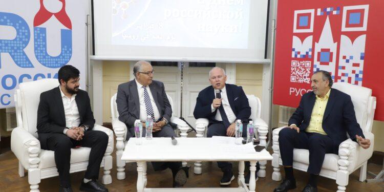 جمعية الصداقة المصرية الروسية تحتفل بعيد العلم الروسي