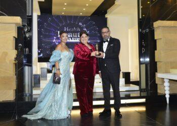 فداء منذر تتوّج تألقها في ليلة “الصحة والجمال”… وجائزة جديدة تُكرّس مسيرتها الذهبية