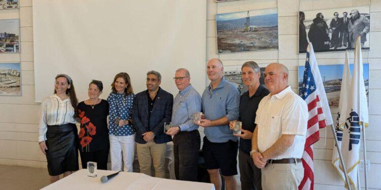 وفد أمريكي من الكونغرس يزور مستوطنة “أرئيل” ويؤكد دعمه للاستيطان على أراضي سلفيت