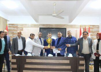 بالصور…مديرى التعليم والشباب والرياضة يشهدان تكريم فريق العروض الرياضية بمدرسة الشهيد عمرو شكرى بالعريش