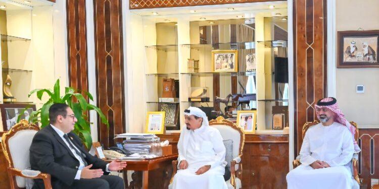 حاكم عجمان يستقبل رئيس جامعة القاهرة لبحث تعزيز التعاون العلمي والأكاديمي