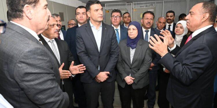 وزير الصناعة ومحافظ الشرقية يتفقدان مصنعين متخصصين في الصناعات الهندسية والغذائية بمدينة العاشر من رمضان