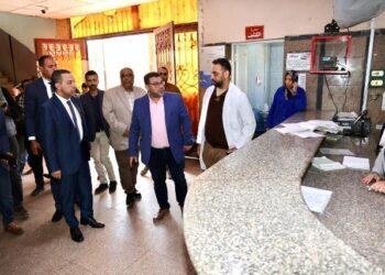 في أولى جولاته.. محافظ المنوفية يحيل 17 عاملاً بمستشفى بركة السبع للتحقيق