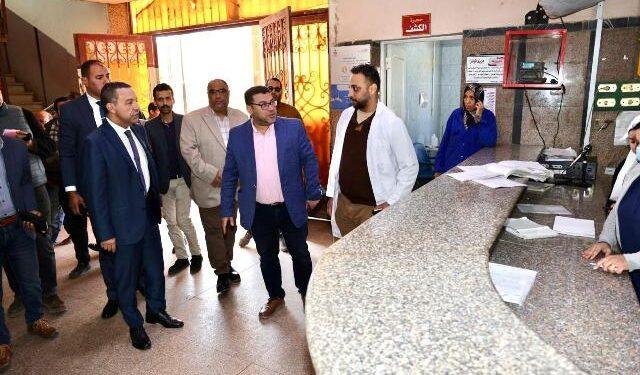 في أولى جولاته.. محافظ المنوفية يحيل 17 عاملاً بمستشفى بركة السبع للتحقيق