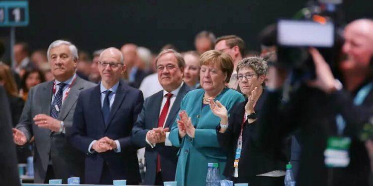 السفارة الألمانية في طهران تدعو رعاياها لمغادرة إيران فورًا