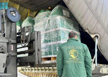 مطار العريش الدولي يستقبل الطائرة الإغاثية السعودية الـ81 وعلى متنها مواد إغاثية للشعب الفلسطيني في قطاع غزة