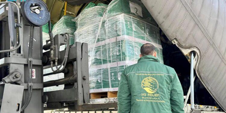 مطار العريش الدولي يستقبل الطائرة الإغاثية السعودية الـ81 وعلى متنها مواد إغاثية للشعب الفلسطيني في قطاع غزة