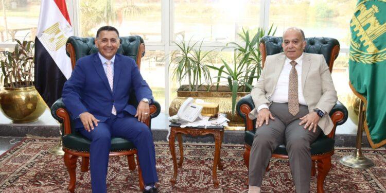 محافظ القليوبية يلتقي رئيس شركة “نهضة مصر” لمتابعة منظومة النظافة بشبرا الخيمة والخصوص