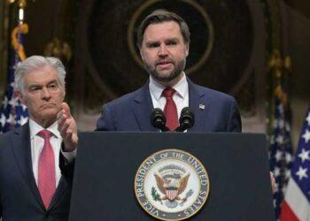 فانس: رصدنا أدلة على أن إيران تحاول إعادة تطوير سلاح نووى