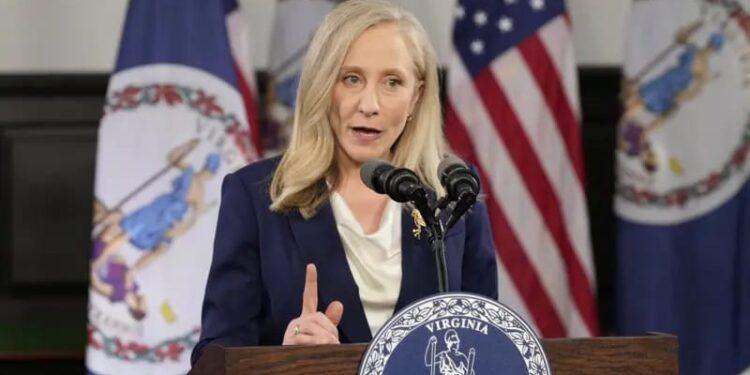 الديمقراطيون يتهمون ترامب بالكذب وبث الكراهية بعد أطول خطاب تاريخي عن “حالة الاتحاد”