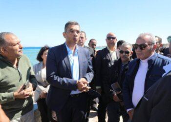 محافظ البحر الأحمر يتفقد موقع محطة تحلية سفاجا ويوجه بمراعاة التوسعات وإنشاء خزانات تكديس