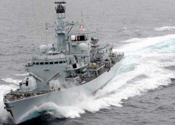 بريطانيا تعلن إرسال بارجة ومروحيات إلى الشرق الأوسط