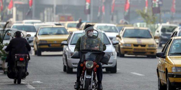 إعلام إيراني: انفجارات قوية تهز طهران