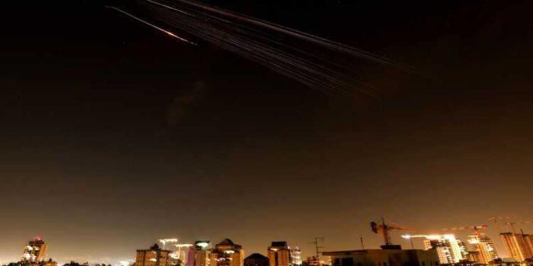 هجوم صاروخي جديد من إيران يفعّل الإنذارات في إسرائيل
