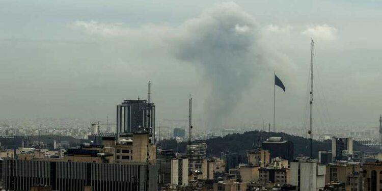 ضربات إسرائيلية على بنى تحتية عسكرية في طهران.. وإيران ترد