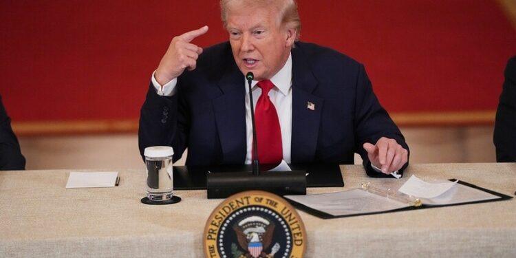 “سؤال سخيف”.. ترامب يتهرب من التعليق على تقارير عن تزويد روسيا لإيران بمعلومات استخباراتية