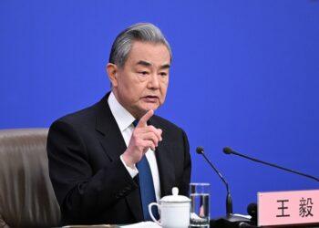 “هذه الحرب كان ينبغي ألا تبدأ”.. الصين تدعو لوقف القتال فورا في الشرق الأوسط