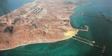 زاخاروفا: روسيا تأمل ألا تقوم الولايات المتحدة بعملية برية على جزيرة خرج