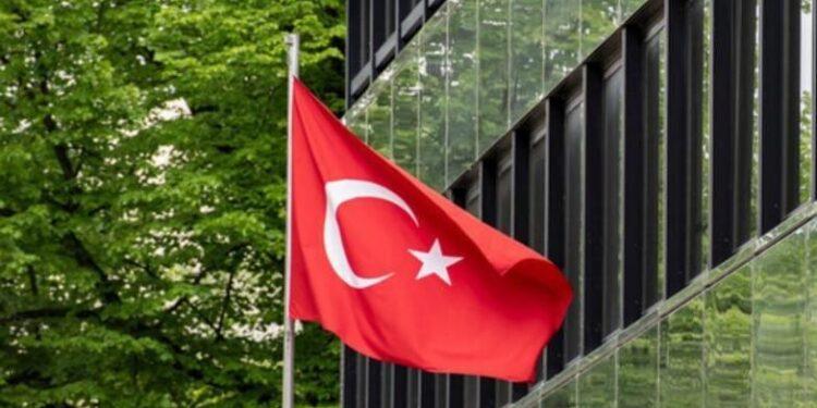 تركيا تعلن اعتراض صاروخ باليستي إيراني فوق هاتاي وتلوّح بحق الرد