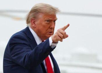 ترامب: الضربات الأمريكية على إيران ستتواصل.. دمّرنا الصواريخ والمسيّرات وأغرقنا البحرية الإيرانية