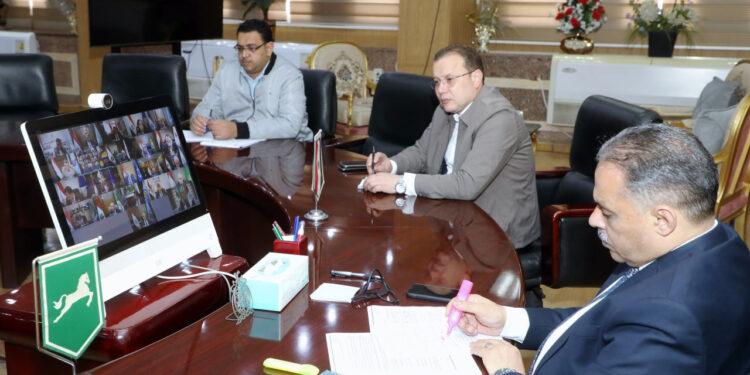 عبر تقنية الفيديو كونفرانس..برئاسة رئيس مجلس الوزراء محافظ الشرقية يُشارك في اجتماع مجلس المحافظين