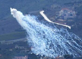 هيومن رايتس ووتش تتهم إسرائيل باستخدام الفوسفور الأبيض فوق منازل مدنيين جنوب لبنان