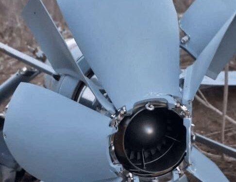 الحرس الثوري الإيراني يُسقط مسيّرة انتحارية ويُحيد متفجراتها فوق مدينة فيسيان