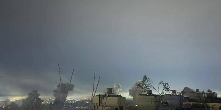 انفجار غامض يهزّ قلب دبي وتصاعد كثيف لأعمدة الدخان وسط حالة استنفار