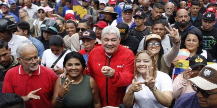 الشعب الفنزويلي يحتشد فى الشوارع من أجل السلام والسيادة في كاراكاس