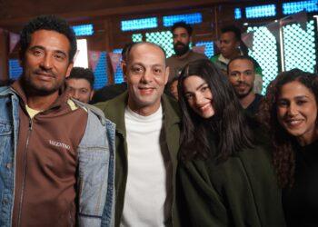 عمرو سعد يحتفل بانتهاء تصوير “إفراج”.. وفريق المسلسل يهتف: أحسن دراما في مصر وعمرو سعد الأصل