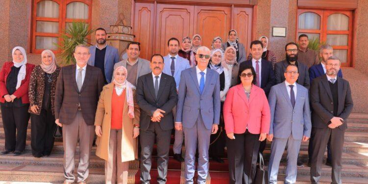 رئيس جامعة المنوفية يستقبل وفد جامعة المنوفية الأهلية لمتابعة سير العمل وتبادل التهنئة بعيد الفطر