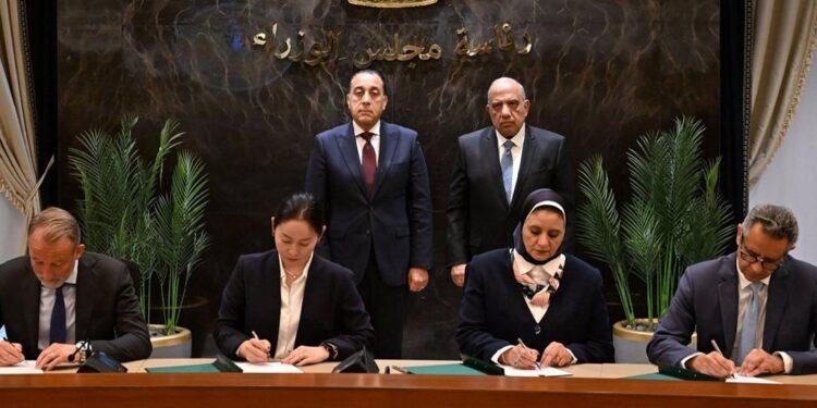 مدبولي يشهد اتفاقية لتخزين 5620 ميجاوات كهرباء