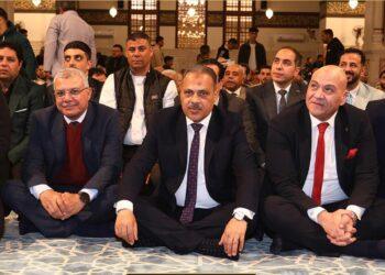 محافظ الشرقية ورئيس جامعة الزقازيق يؤديان صلاة عيد الفطر المبارك وسط أجواء احتفالية مبهجة