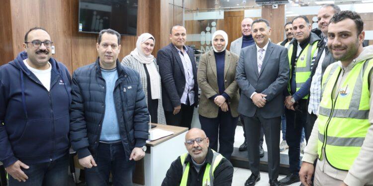 محافظ القليوبية يتفقد إدارات ديوان عام المحافظة ويهنئ العاملين بعيد الفطر المبارك