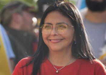 هينترليس: 73% من الفنزويليين لديهم رأي إيجابي حول أداء الرئيسة المؤقتة ديلسي رودريغيز