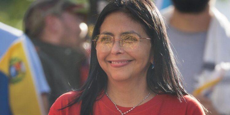 هينترليس: 73% من الفنزويليين لديهم رأي إيجابي حول أداء الرئيسة المؤقتة ديلسي رودريغيز