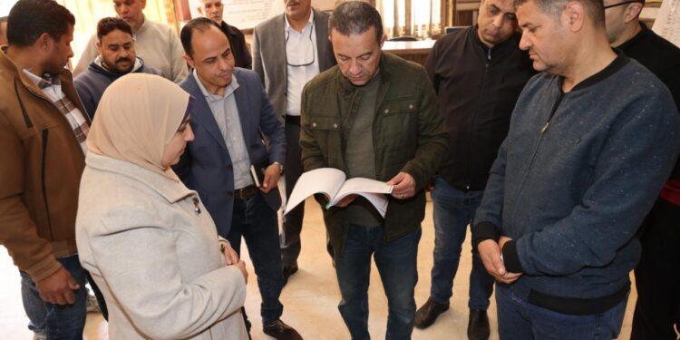 محافظ المنوفية يوجه بسرعة تشغيل مزلقان بركة السبع.. ويكافئ مسئولين اثنين