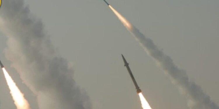 إيران تطلق دفعتين صاروخيتين خلال دقائق نحو جنوب إسرائيل