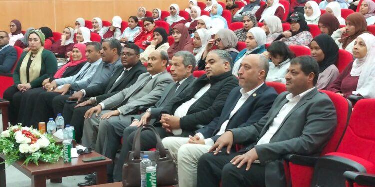 ندوة تثقيفية لإعلام البحر الأحمر بجامعة الغردقة مع انطلاق الأسبوع البيئي للجامعة