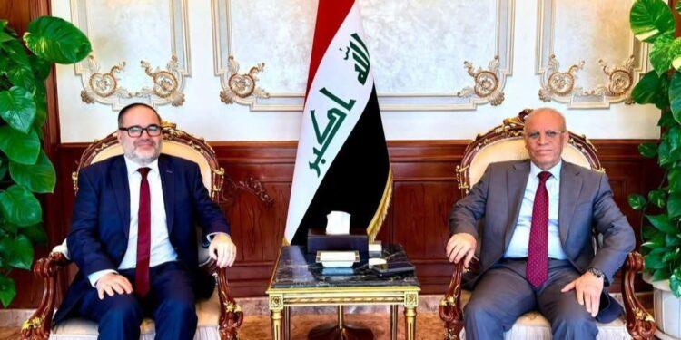 سفير العراق بالقاهرة يبحث مع مدير شؤون الأونروا في الضفة الغربية تطورات الأوضاع الإنسانية والتوترات الإقليمية
