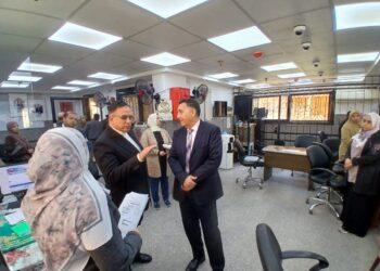 محافظ القليوبية يقوم بجولة لمدينة قها ويتفقد المركز التكنولوجي وعيادات التأمين الصحي و المدارس