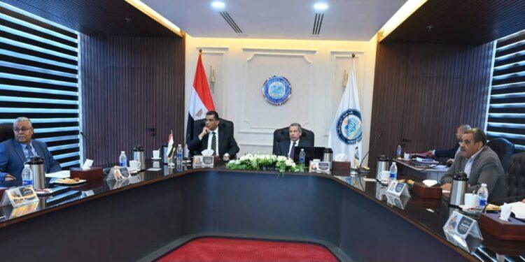 محافظ البحر الأحمر يشهد اجتماع مجلس جامعة الغردقة ويؤكد: “الجامعة شريك محوري في صياغة مستقبل المحافظة”